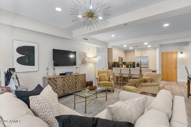 Building Photo - 7117 E Rancho Vista Dr