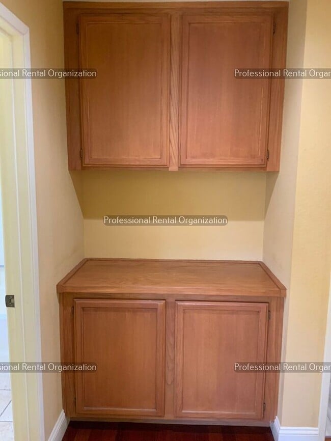 Building Photo - Beautiful Eastside 4 Bedroom, 3 Full baths in quiet neighborhood