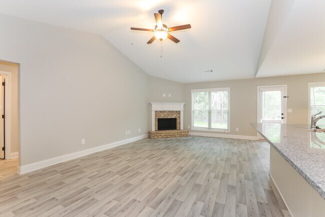 Building Photo - 2068 Providence Rd