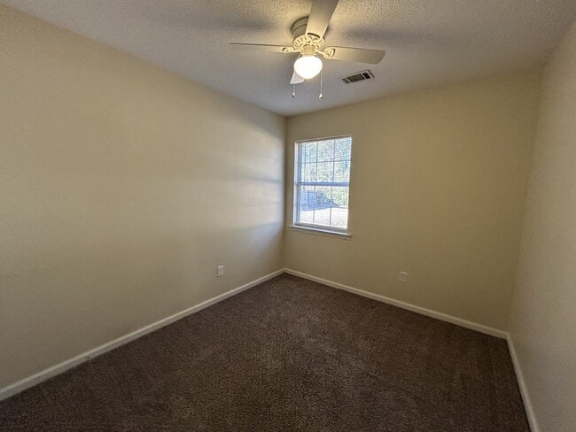 Building Photo - Home For Rent