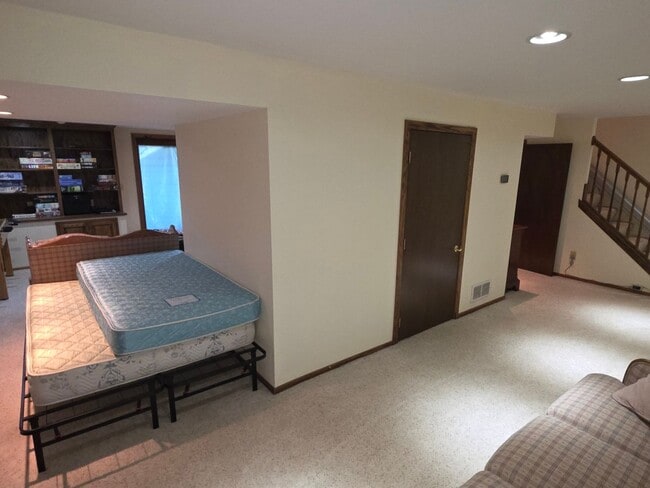 Building Photo - Updated 4 bedroom home in Merton