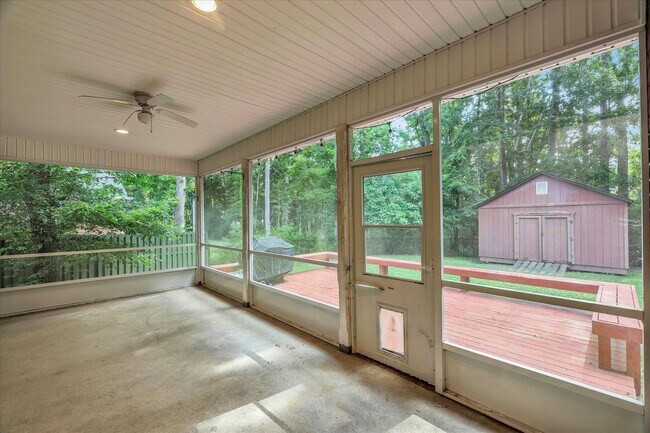 Building Photo - Stunning all-brick home on a large wooded lot