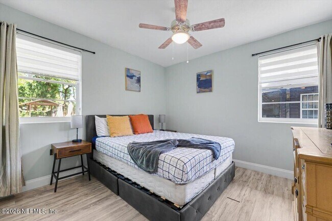 Building Photo - 719 S Shores Rd