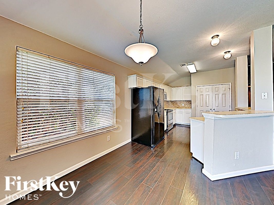 Building Photo - 724 Bamboo Dr