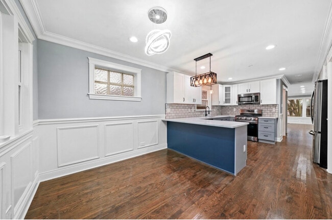 Building Photo - 9347 S Luella Ave