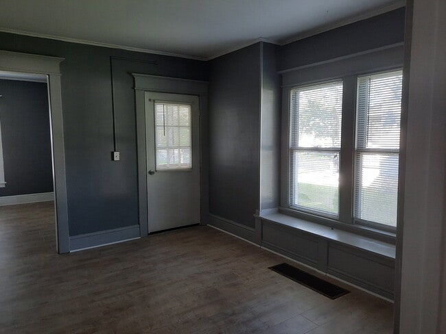 Building Photo - 203 Wilson St
