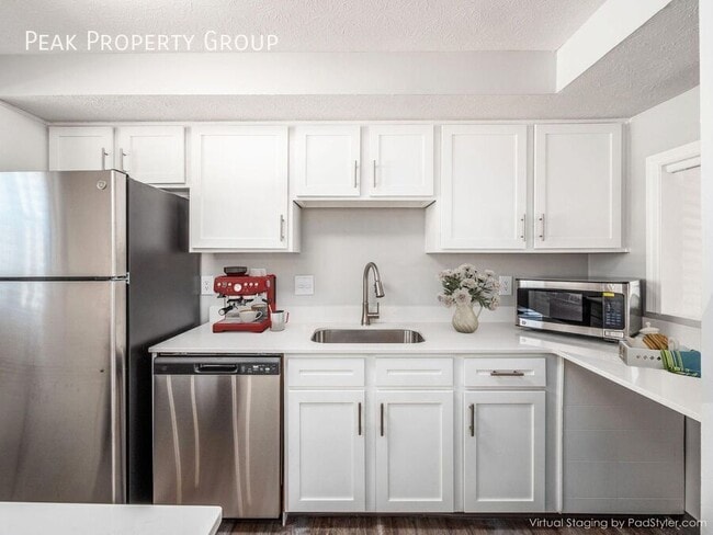 Building Photo - 1056 Westborough Dr N