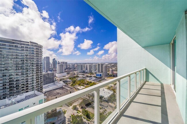 Building Photo - 1900 N Bayshore Dr