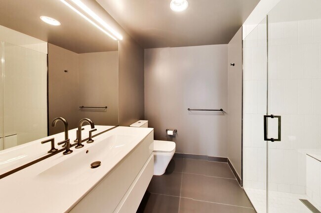 Building Photo - Urban Luxury at SoMa Serif Condos 2BR/2BA | In-Unit Laundry & 24-Hour Security