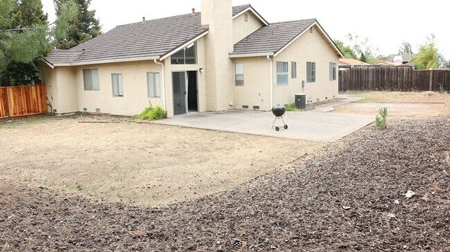 Building Photo - 3591 Woodley Dr