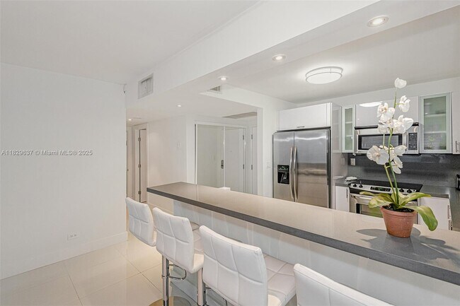 Building Photo - 2301 Collins Ave