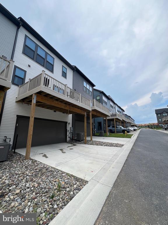 Building Photo - 236 Mainstream Dr