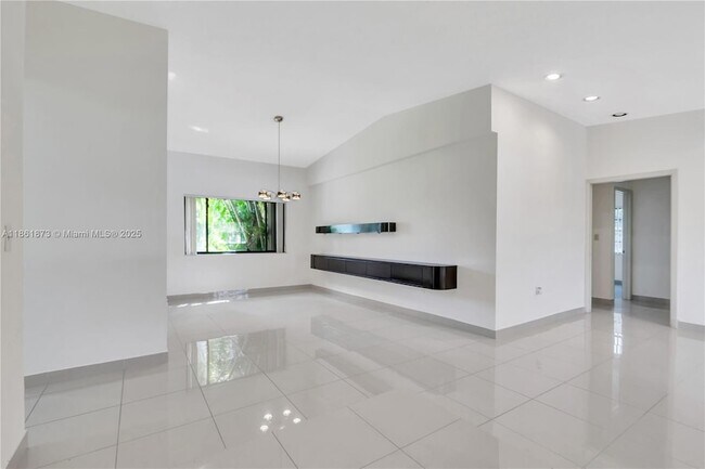 Building Photo - 4585 SW 87th Ave
