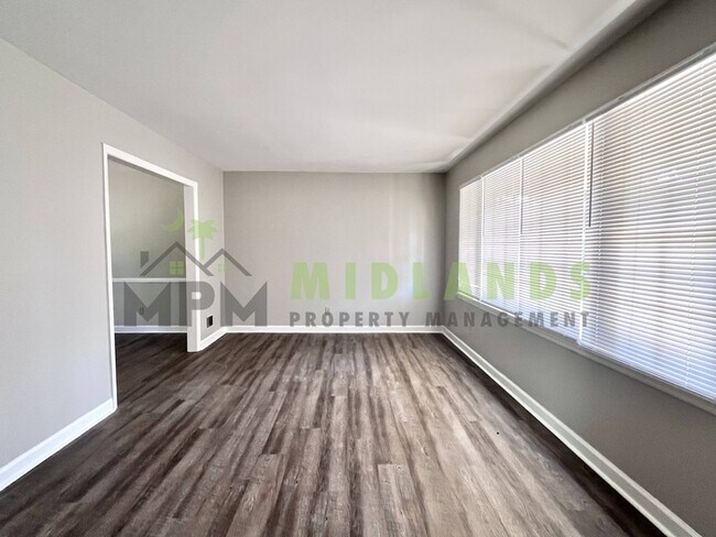 Building Photo - 300 Lydgate Dr