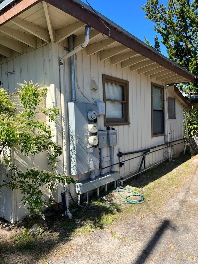 Building Photo - 20 Eucalyptus Rd
