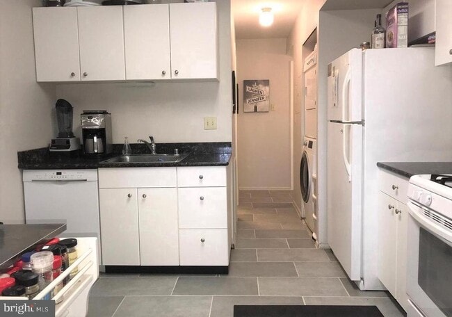 Building Photo - 2068 Royal Fern Ct