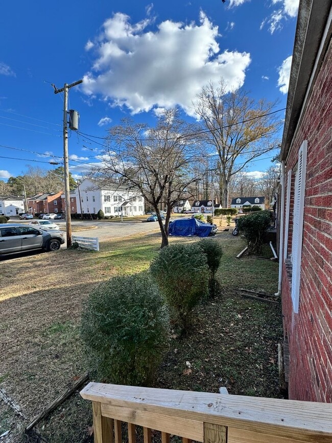 Building Photo - 4 bed 2 bath house in Petersburg