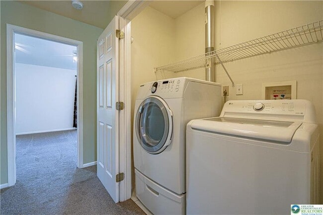 Building Photo - 1753 Pinewind Dr