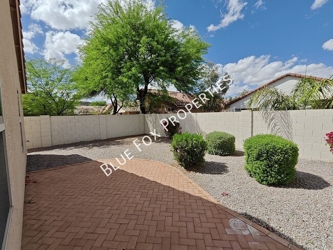 Building Photo - 7862 W Sacramento Hill Dr