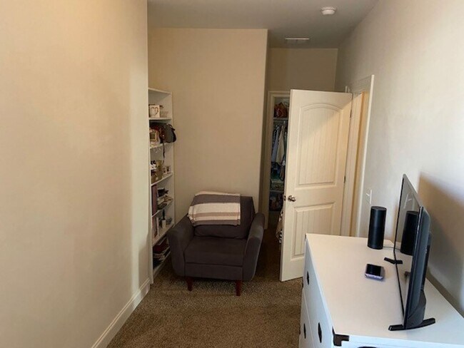 Building Photo - 4BR/4.5BA For Rent