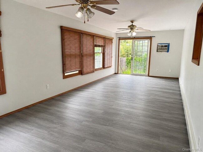 Building Photo - 218 Bayview Dr