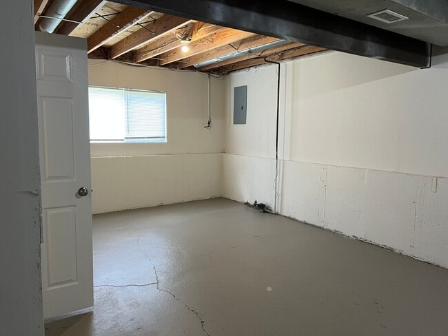 Building Photo - 4 bedroom rental home