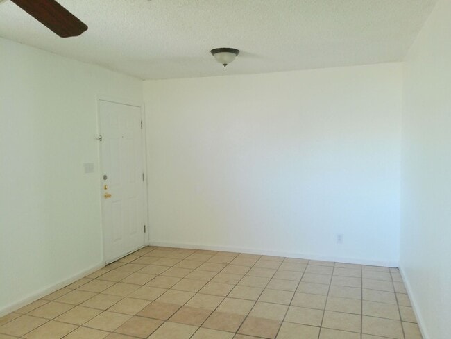 Building Photo - 2701 Nemec Unit 3 - 2/Bed 1/Bath - $1150/month