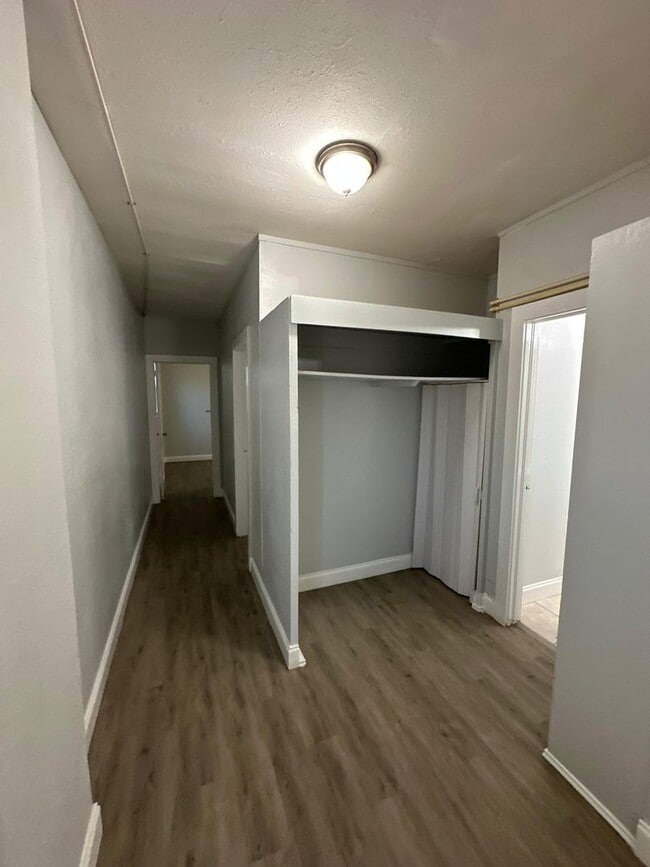 Building Photo - Fully Renovated 2/1-Single Family  Available for Immediate Rent!