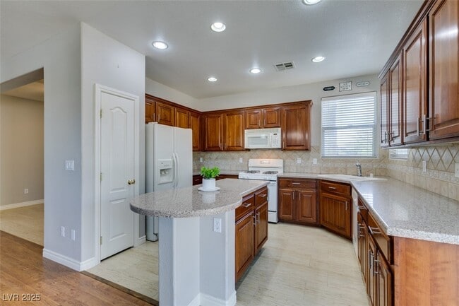 Building Photo - 9005 Semillon St