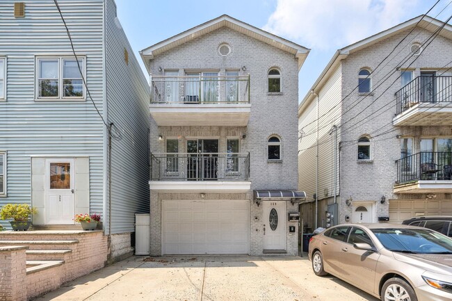 Building Photo - 359 Cator Ave