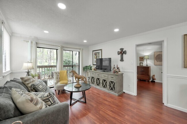 Building Photo - 3900 Aspen Dr