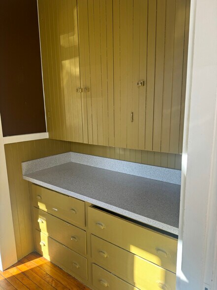 Building Photo - 198 Summer St