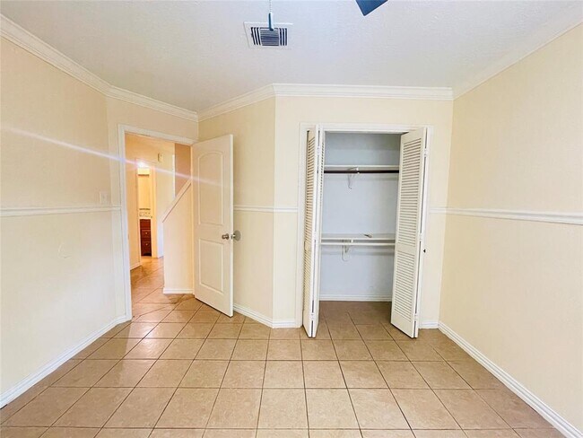 Building Photo - 2503 Radcliffe Dr