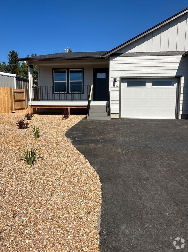 Building Photo - Brand New 2 Bedroom / 2 Bathroom Duplex in...