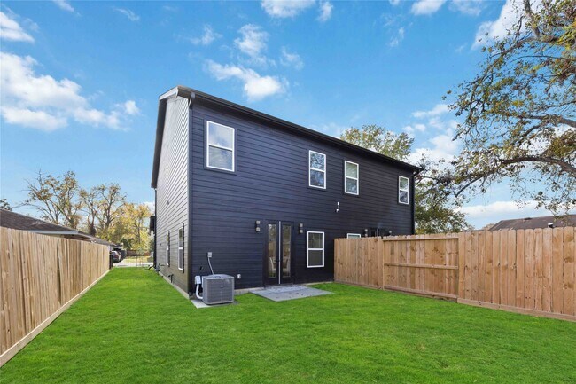 Building Photo - 964 Lucky St