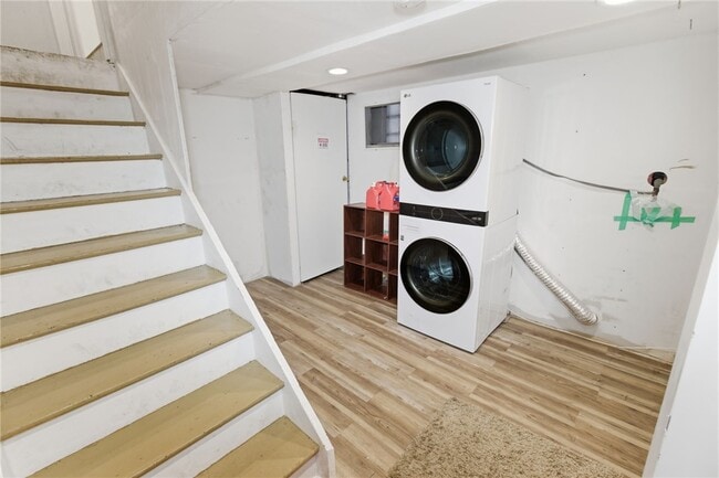 Building Photo - 266 Willowcrest Dr