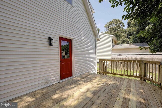 Building Photo - 5645 Battee Dr