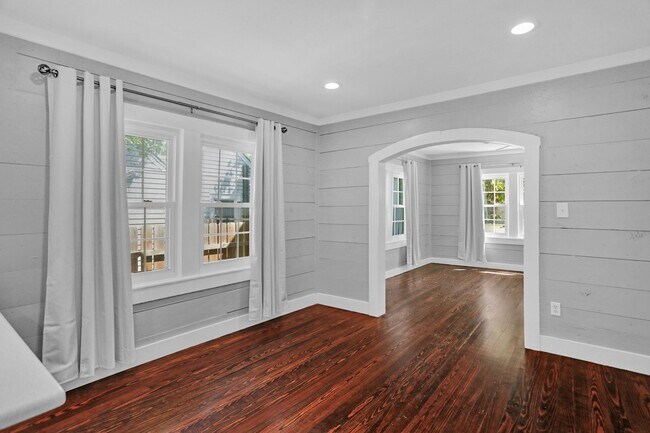 Building Photo - Cutest Cottage available Now in McKinney!
