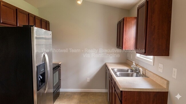 Building Photo - 6017 Friendship Ln