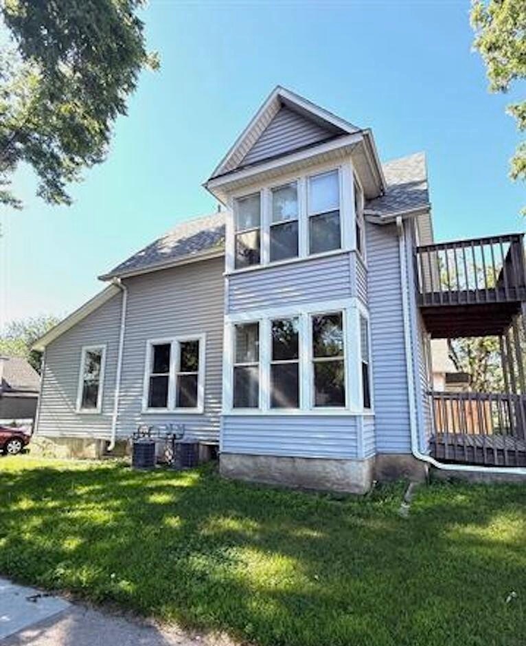 Building Photo - 427 S Prairie Ave