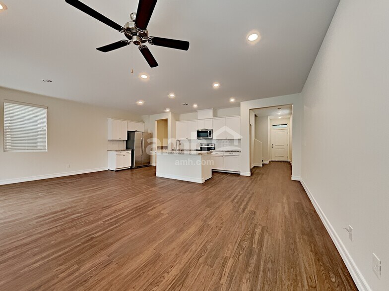 Building Photo - 6138 W Haleh Ave