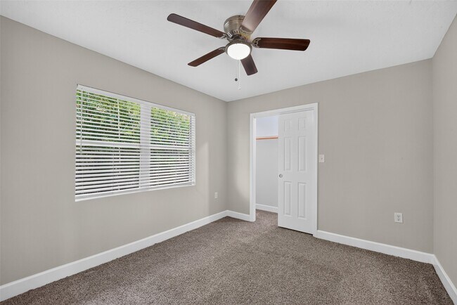 Building Photo - 5217 Pomander Rd