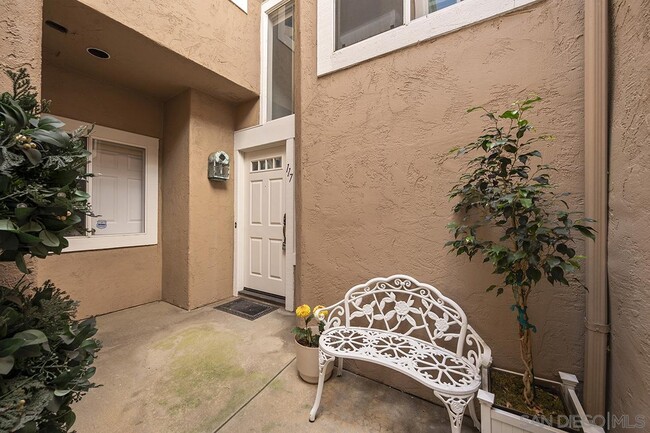 Building Photo - 7274 Shoreline Dr