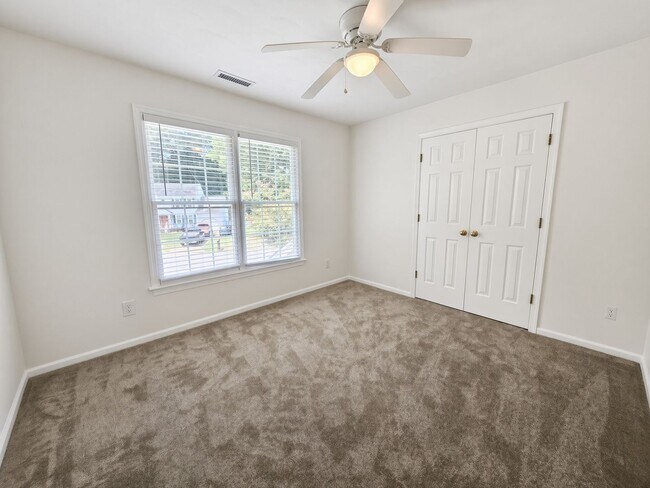 Building Photo - 413 Saddle Ct