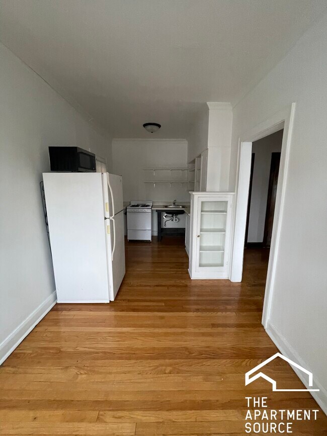 Building Photo - 3256 Maple