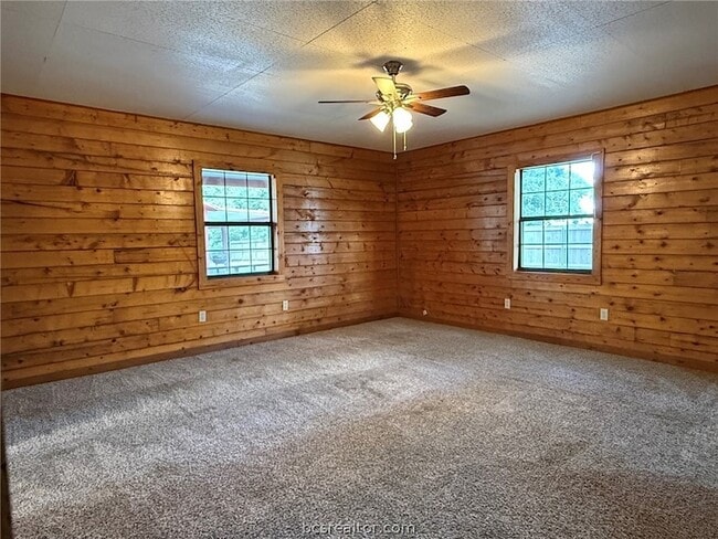 Building Photo - 9581 Valley View Dr