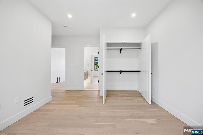 Building Photo - 242 Hardenburgh Ave