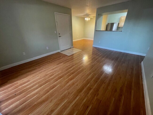 Building Photo - 5055 W Hacienda Ave