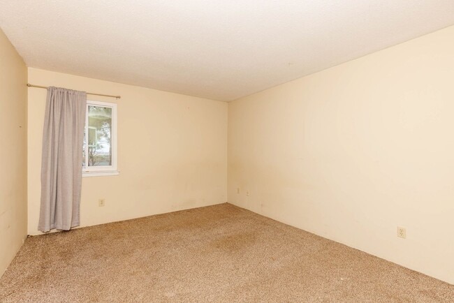 Building Photo - 2/1 Condo in Glen Iris