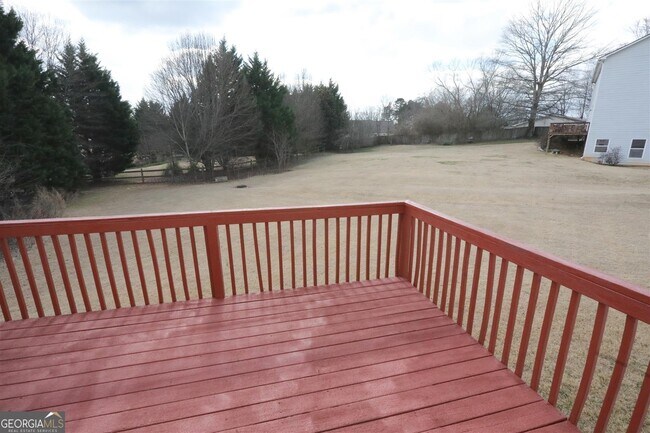 Building Photo - 3205 Vaughan Dr